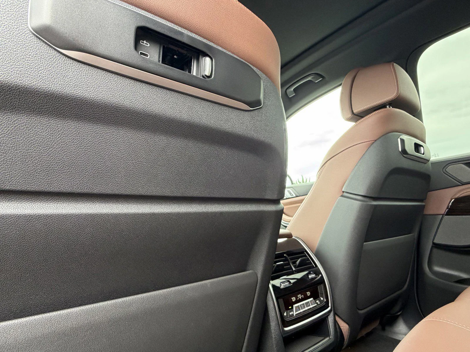 New 2026 Black Sapphire Metallic BMW xDrive40i image 20