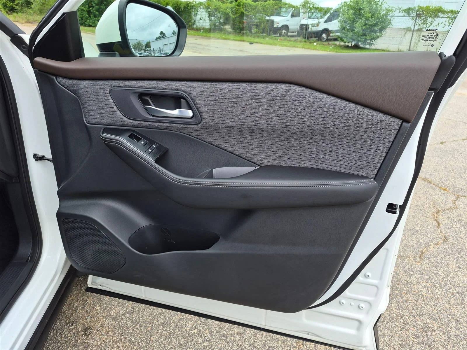 Used 2022 Pearl White Tricoat Nissan SV image 28