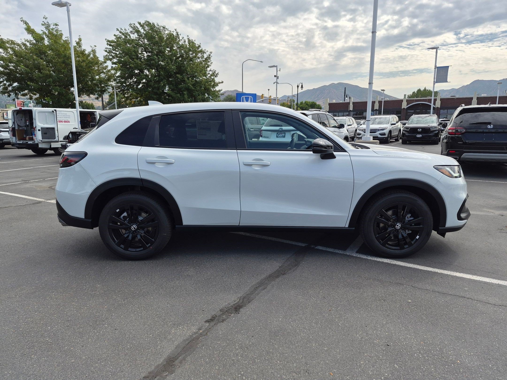 New 2027 Platinum White Pearl Honda Sport image 2