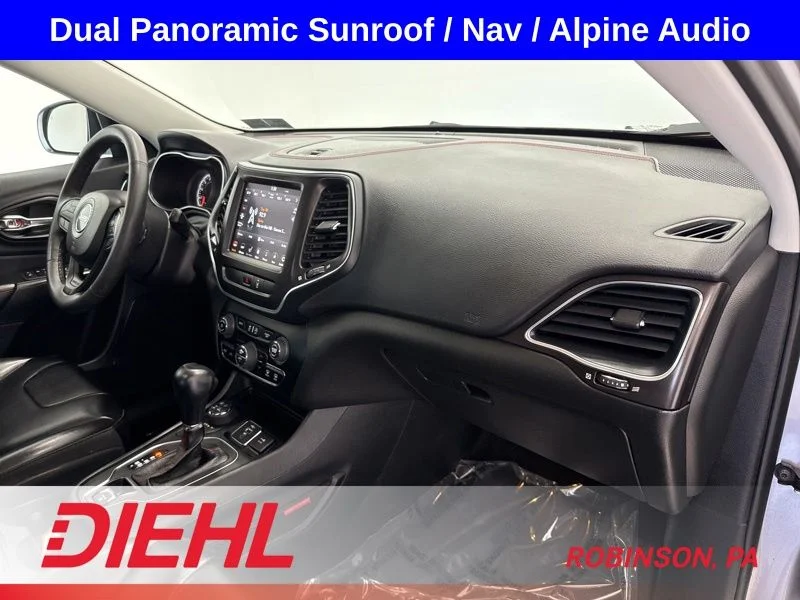 Used 2022 Silver Jeep Trailhawk image 17