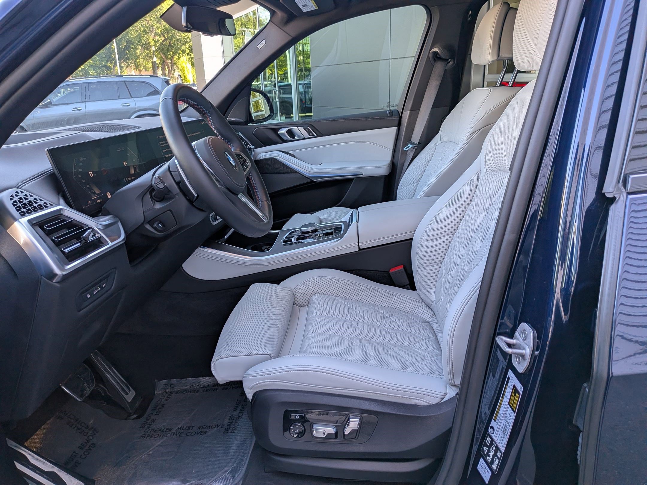 2025 BMW X5 M60i - Photo 25