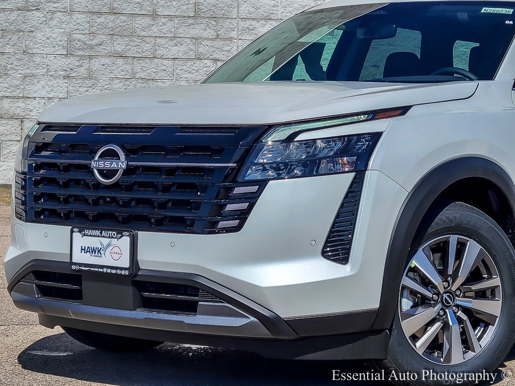 New 2026 Everest White Pearl Tricoat Nissan SL image 2