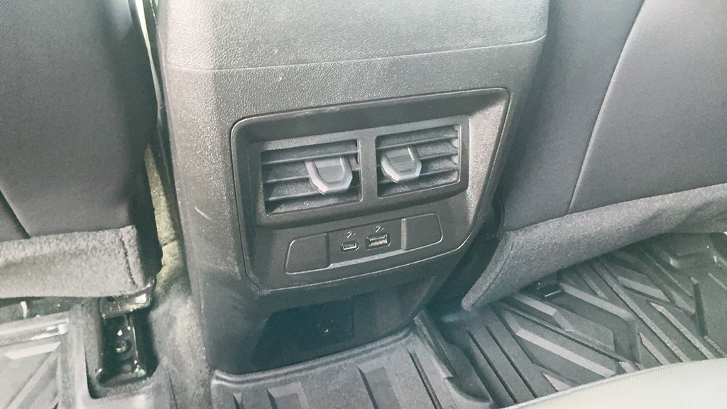 Used 2025 Gray Chevrolet Z71 image 10