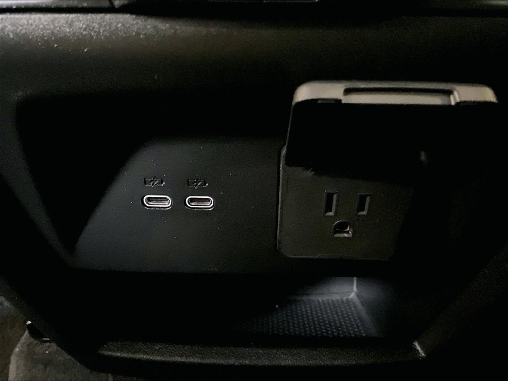 Used 2024 Black Chevrolet Z71 image 28