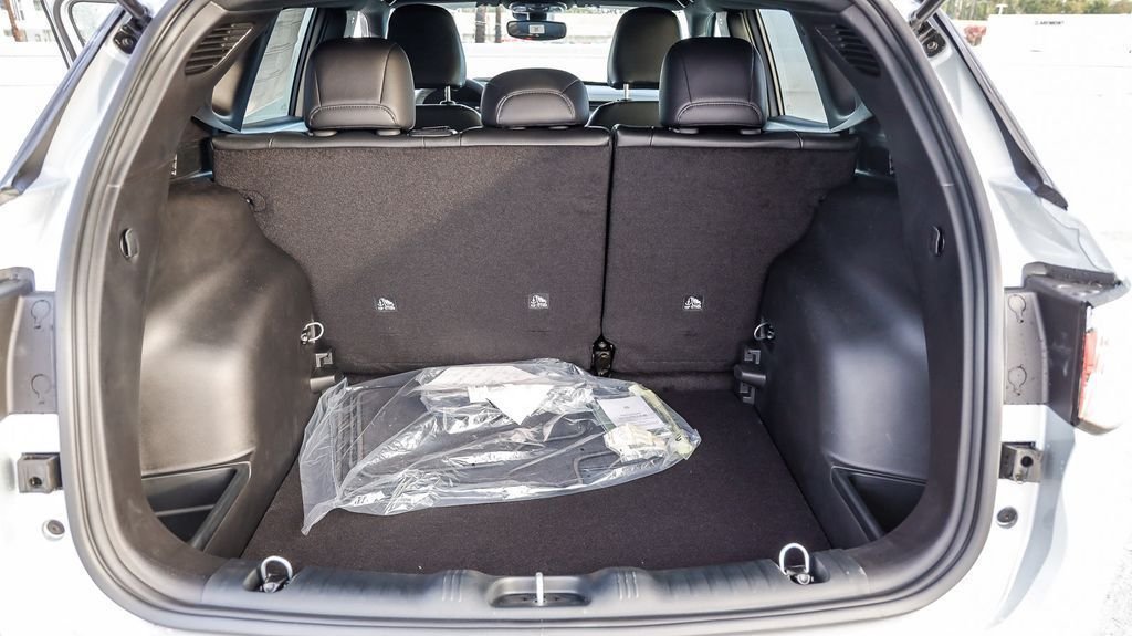 New 2026 silver zynith metallic clearcoat Jeep Latitude image 26