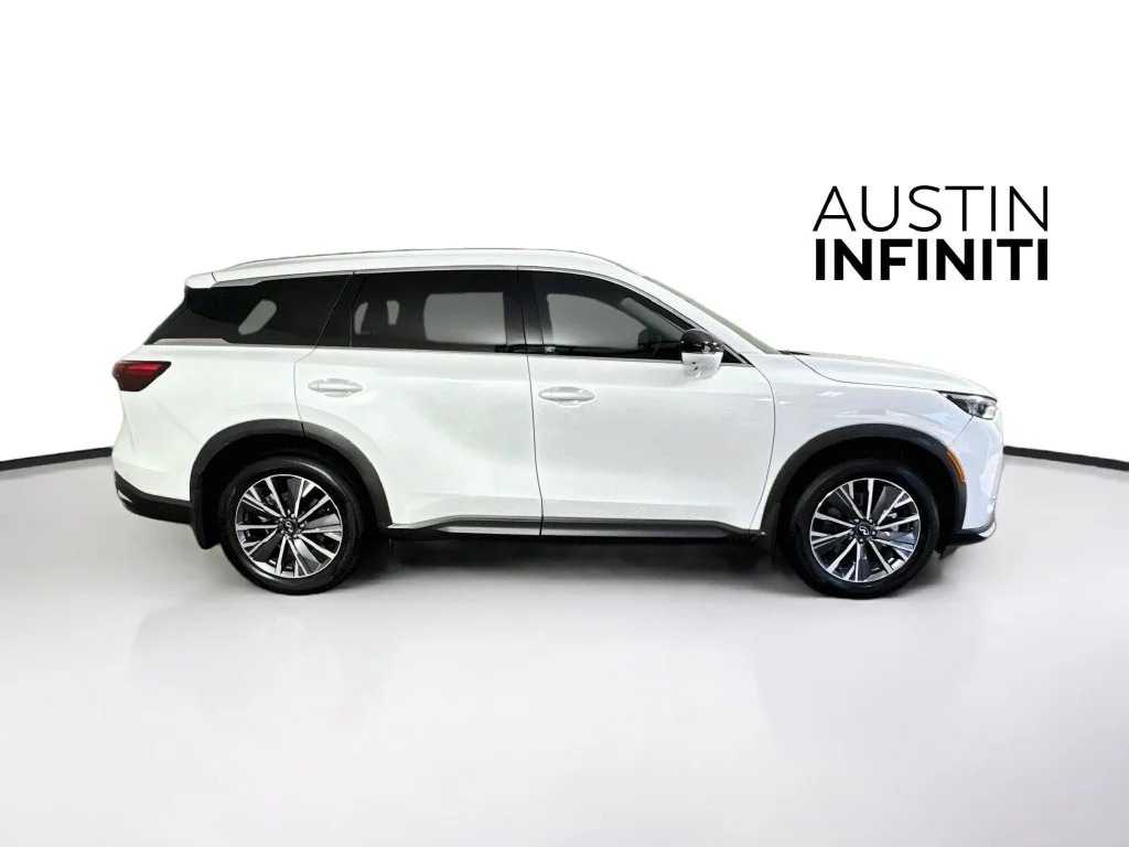Certified Used 2027 White INFINITI LUXE image 11