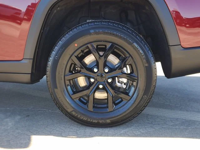 New 2025 Velvet Red Pearl-Coat Exterior Paint Jeep Altitude X image 7