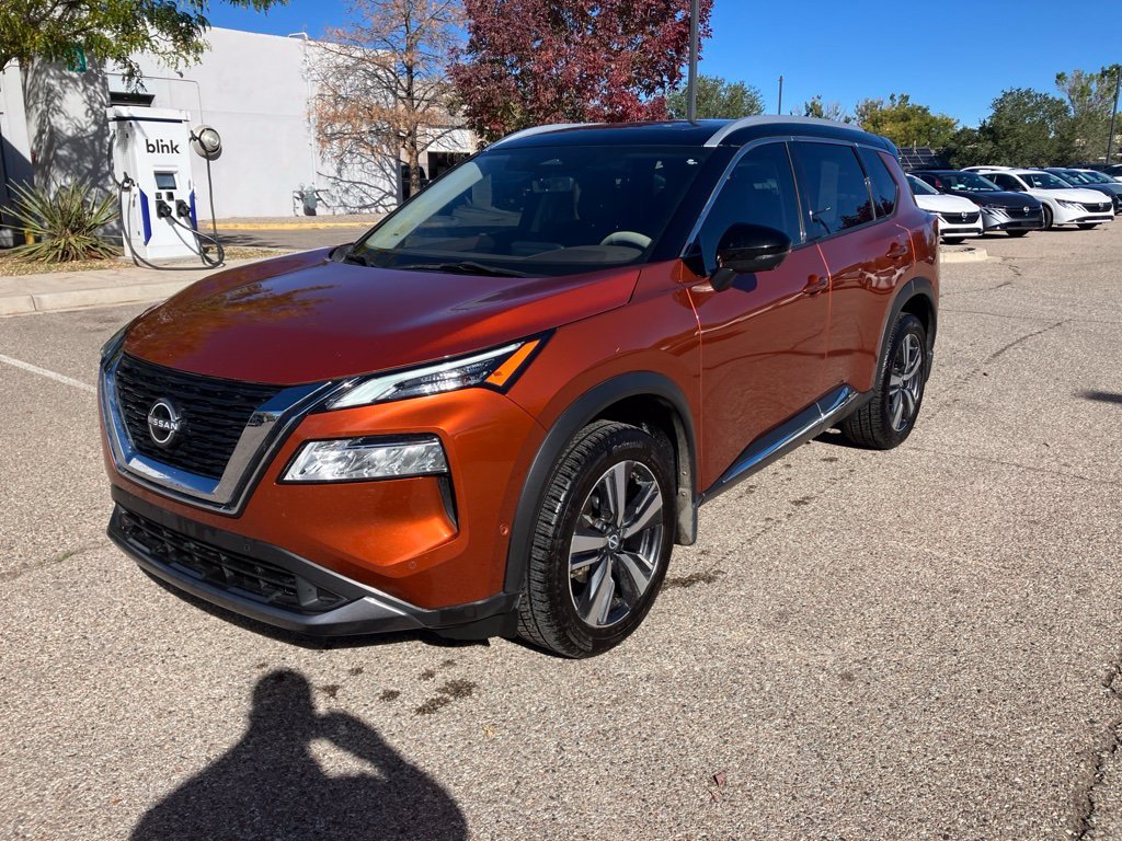 Used 2023 Orange Nissan SL image 1