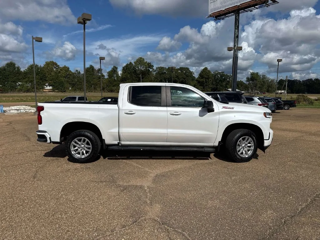 Used 2019 Beige Chevrolet RST image 8