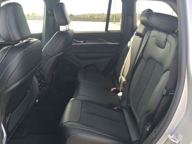 New 2026 Silver Zynith Exterior Paint Jeep Altitude image 16