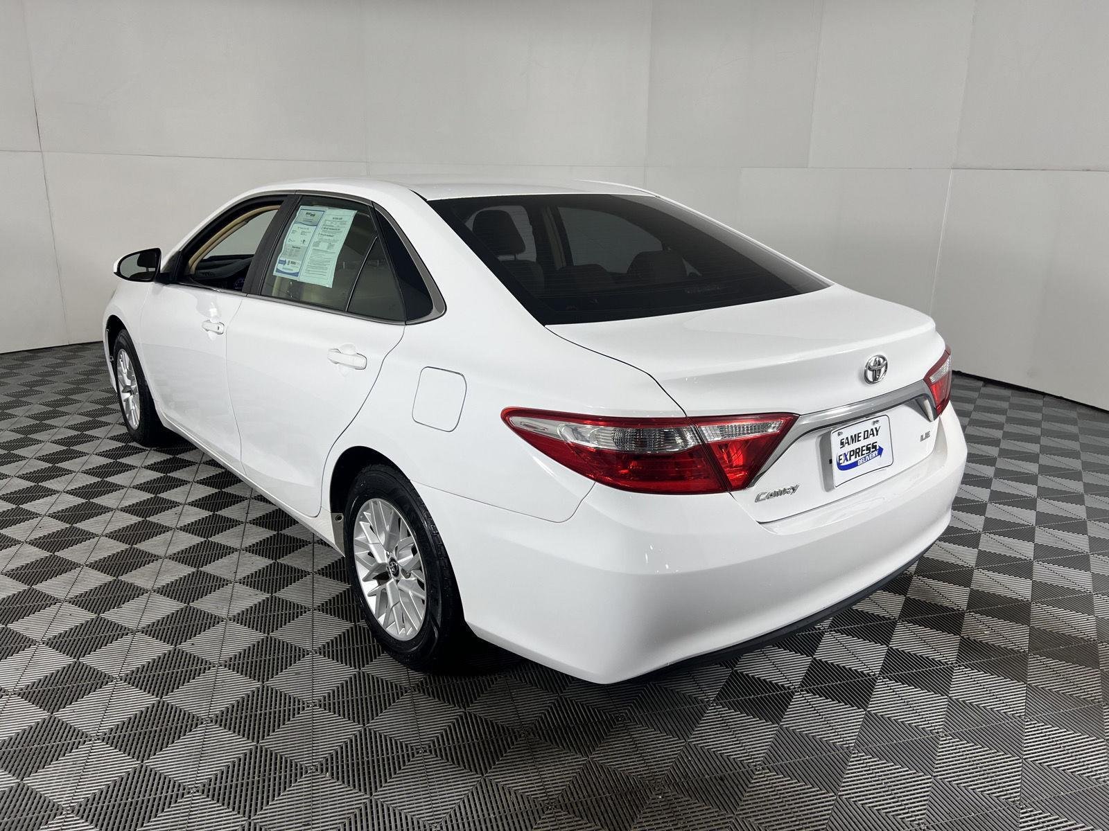 Used 2017 Super White Toyota XSE image 7