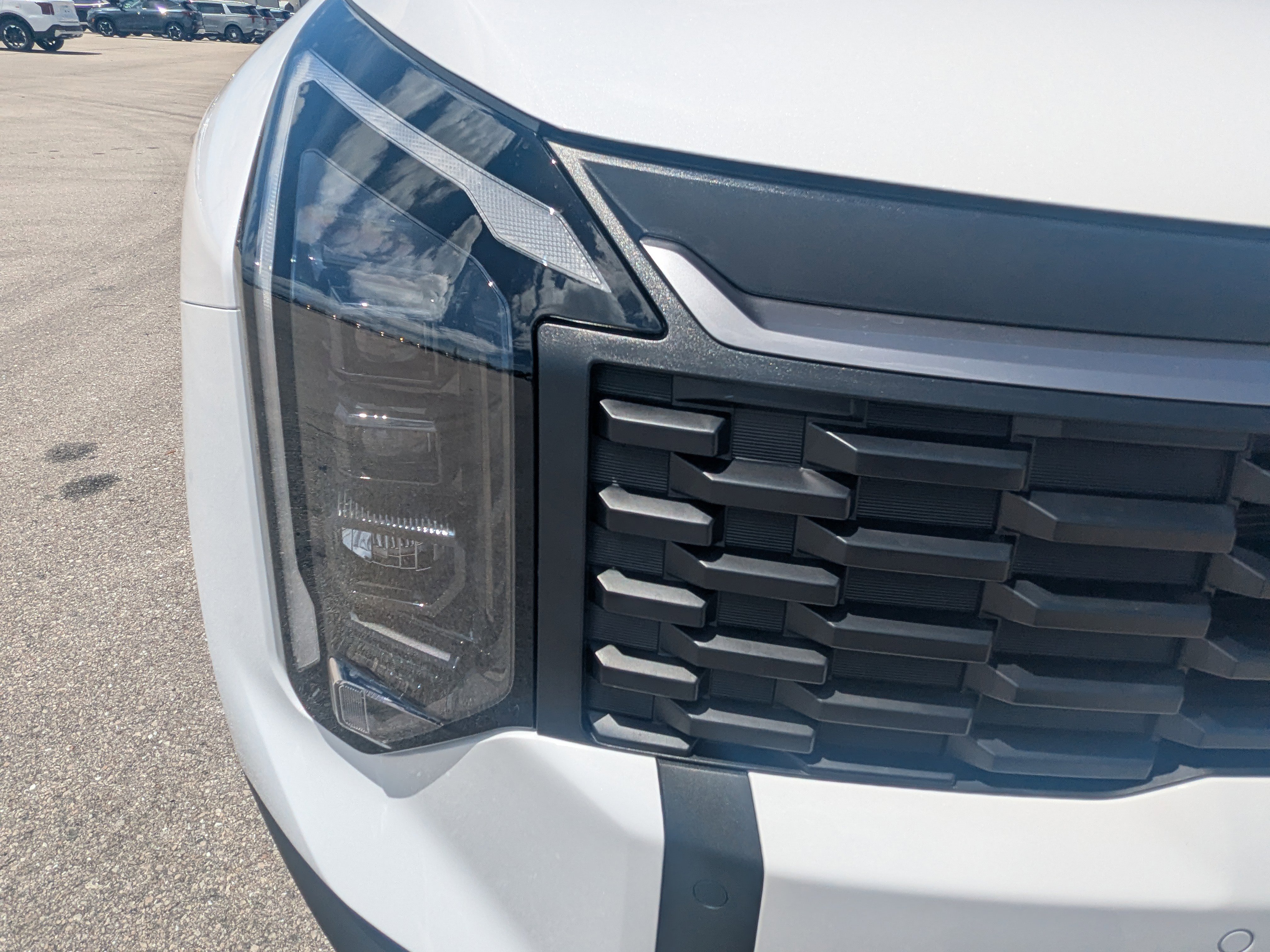 New 2026 Glacial White Pearl Kia LX image 10