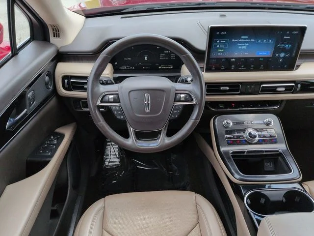Used 2021 Red Lincoln Reserve image 16