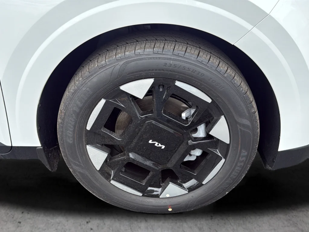 New 2026 Snow White Pearl Kia EX image 24