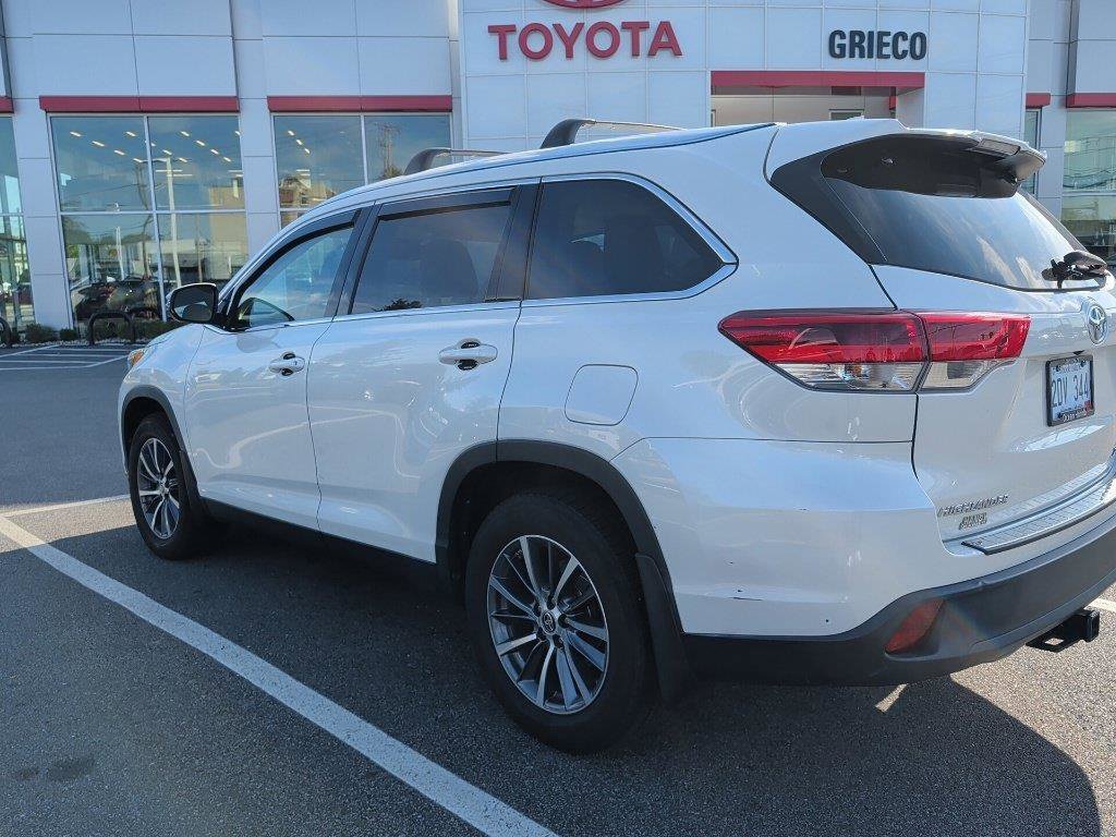Used 2019 White Toyota XLE image 4
