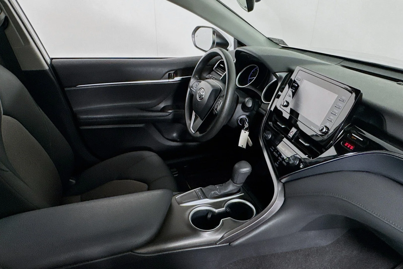 Used 2023 Ice Cap Toyota LE image 15