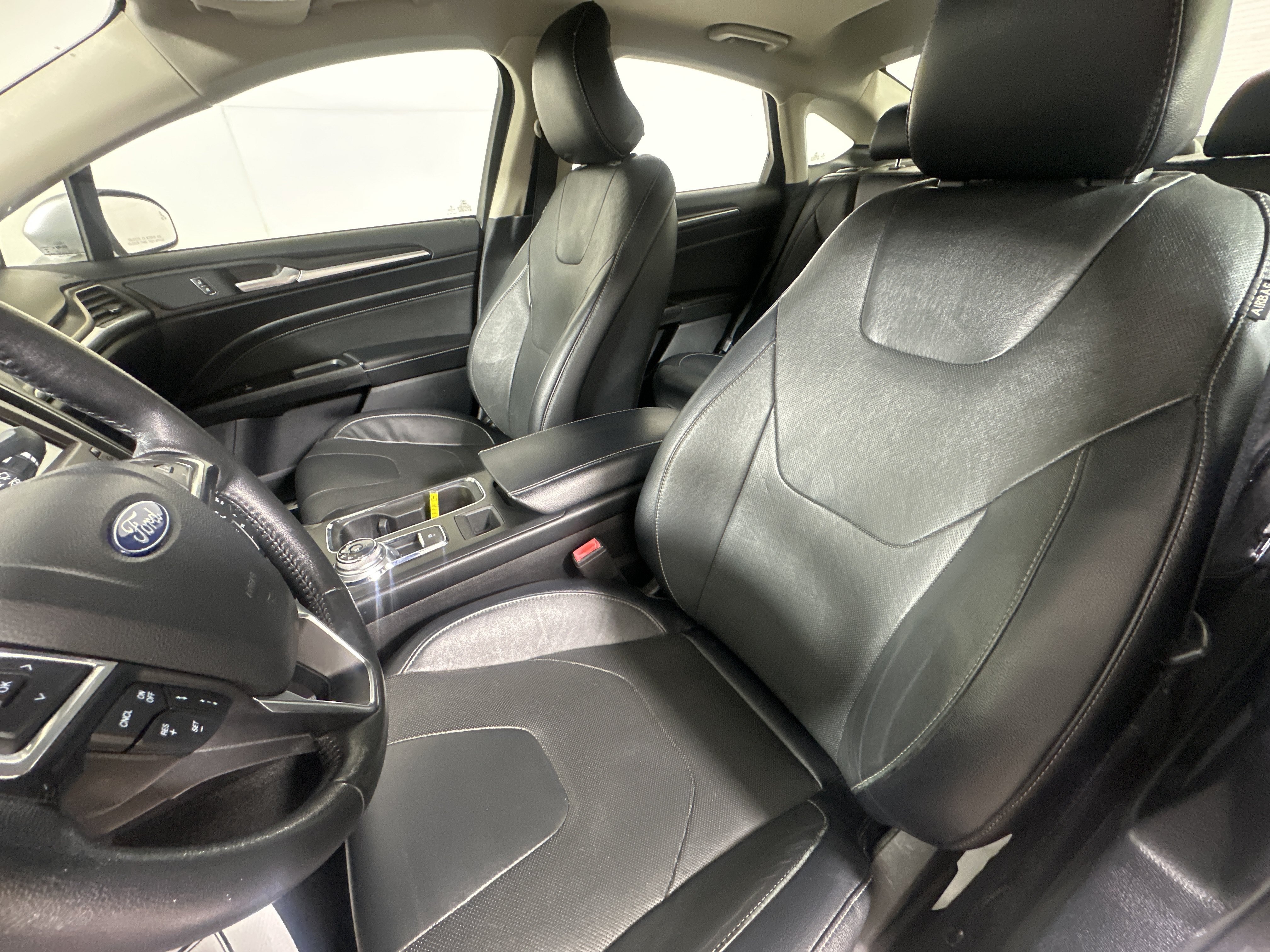 Used 2019 Silver Ford Titanium image 9