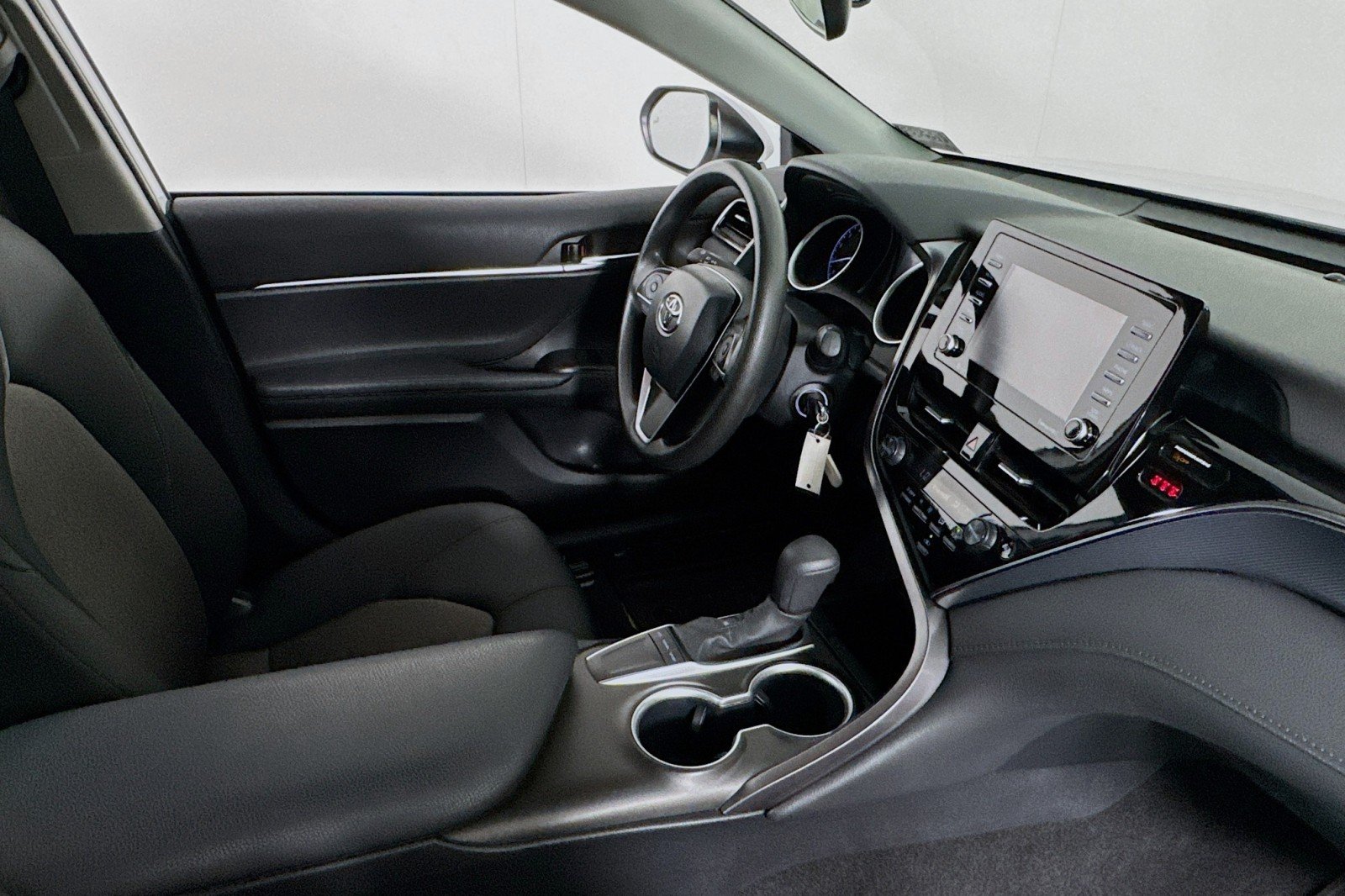 Used 2023 Ice Cap Toyota LE image 15