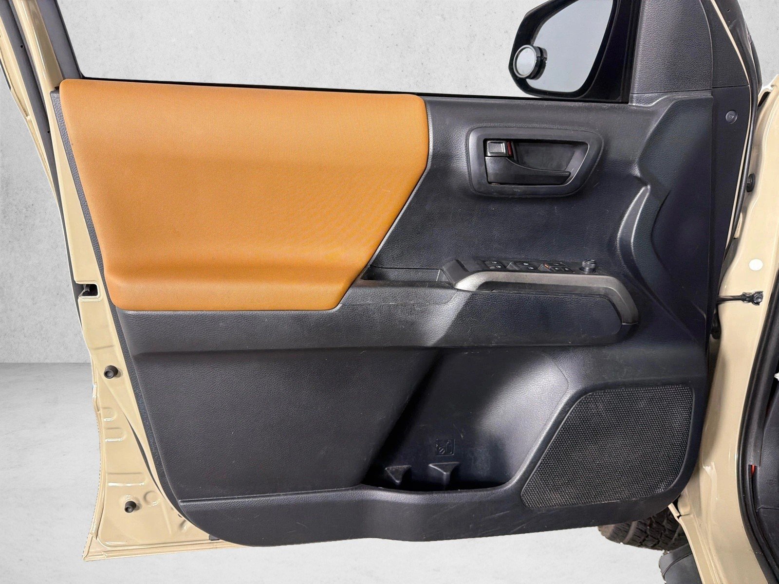 Used 2019 Quicksand Toyota SR5 image 10