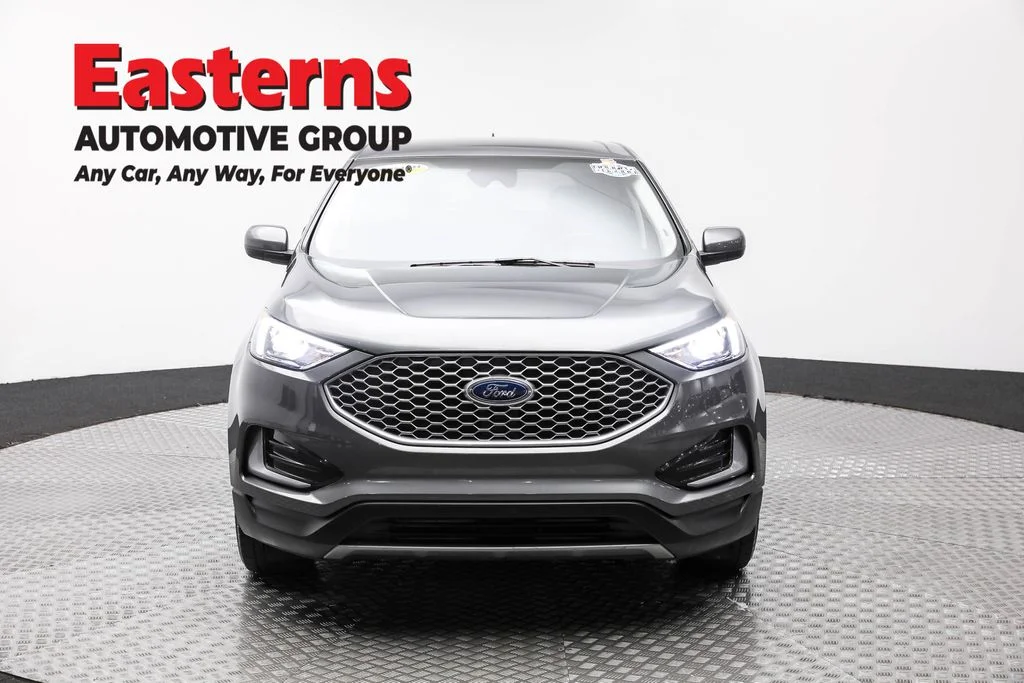 Used 2024 Gray Ford SEL image 2
