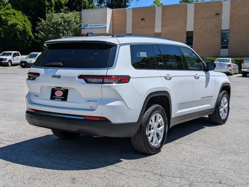 Used 2023 White Jeep Limited image 3