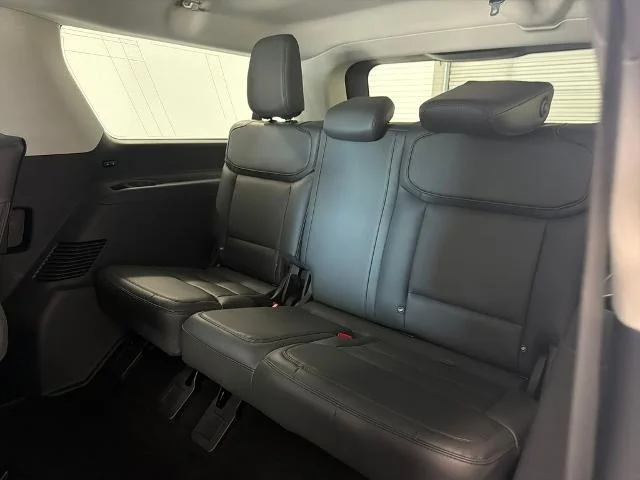 New 2027 Star White Metallic Tri-Coat Ford MAX Active image 29