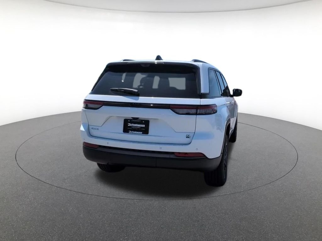 New 2026 White Jeep  image 10