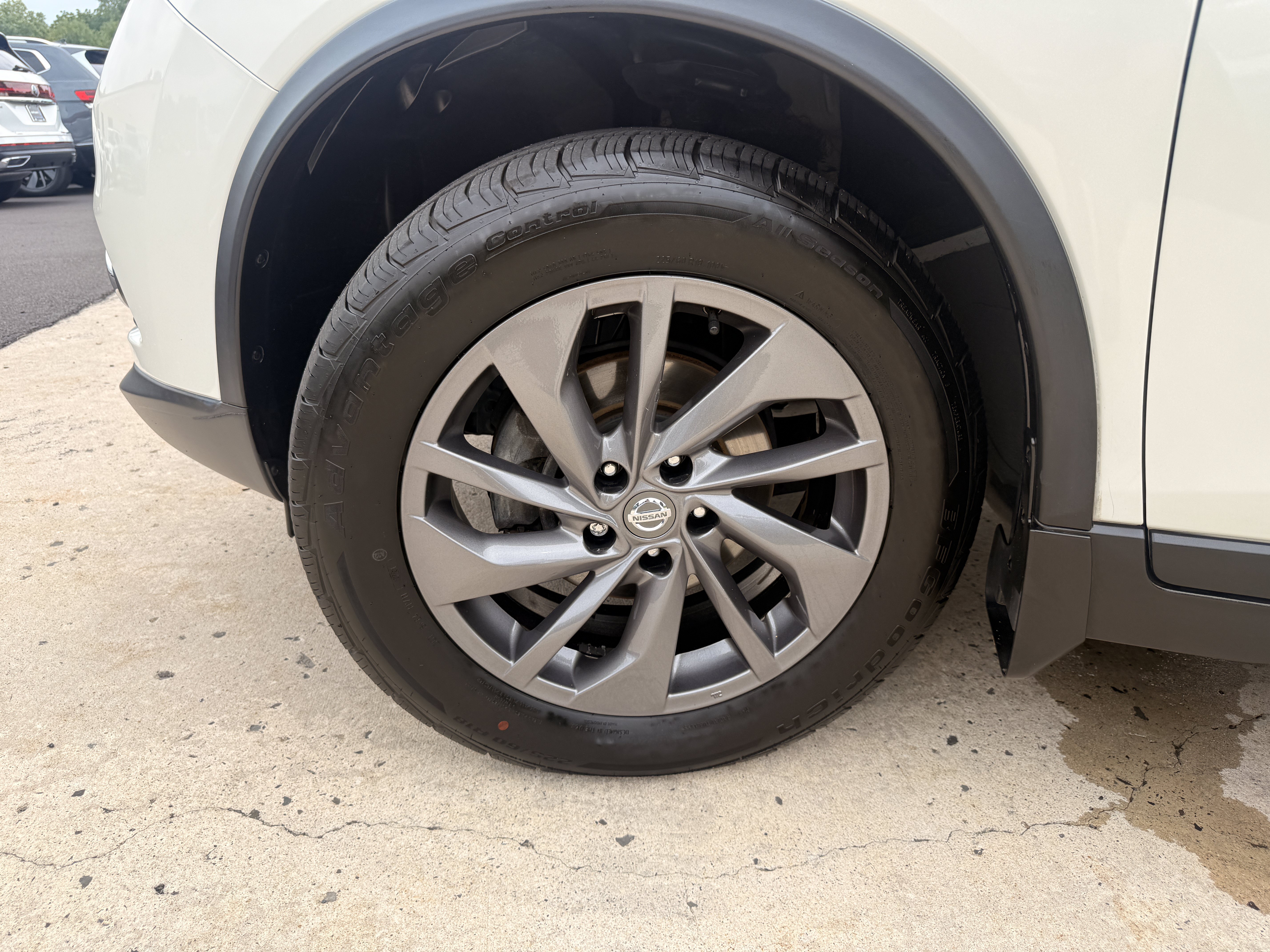 Used 2016 Pearl White Nissan SL image 21
