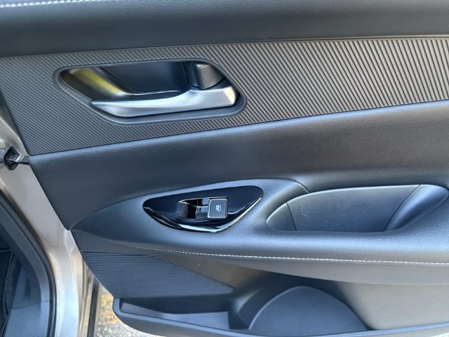 Used 2025 Gold Nissan SL image 37