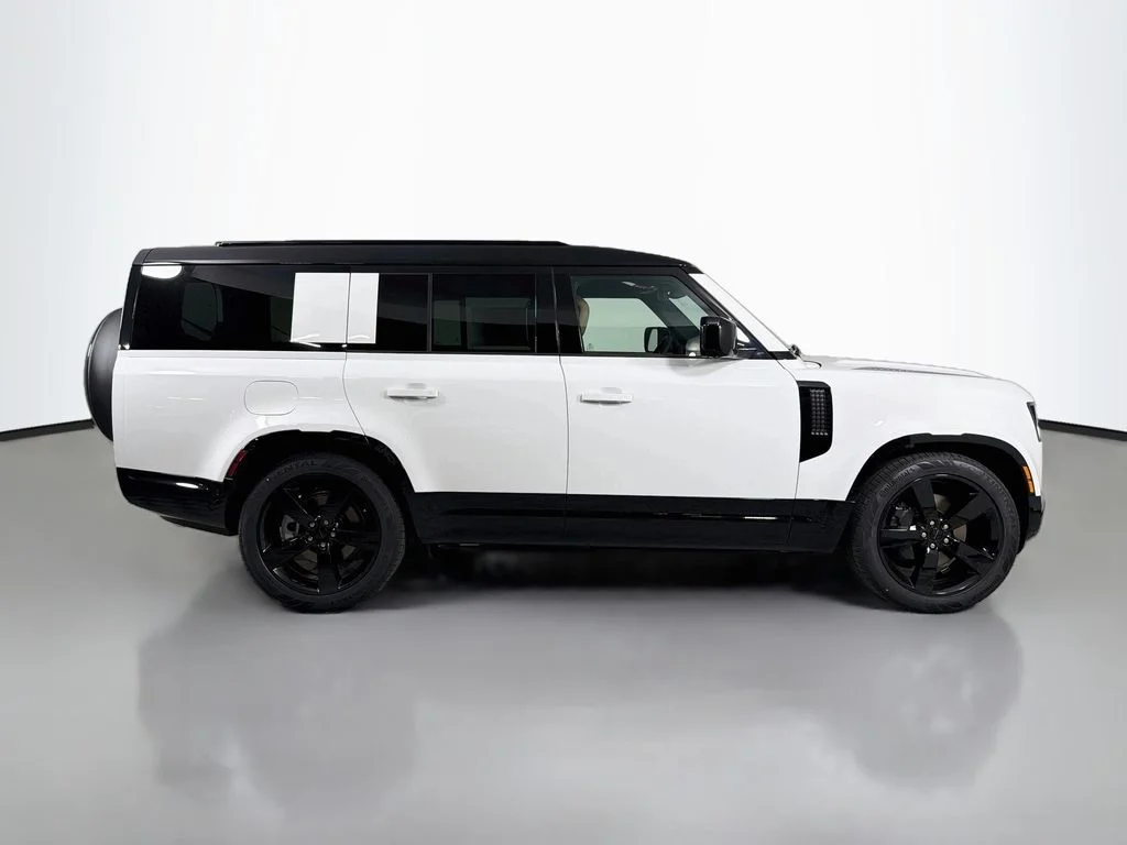 New 2026 Fuji White Land Rover X-Dynamic SE image 4