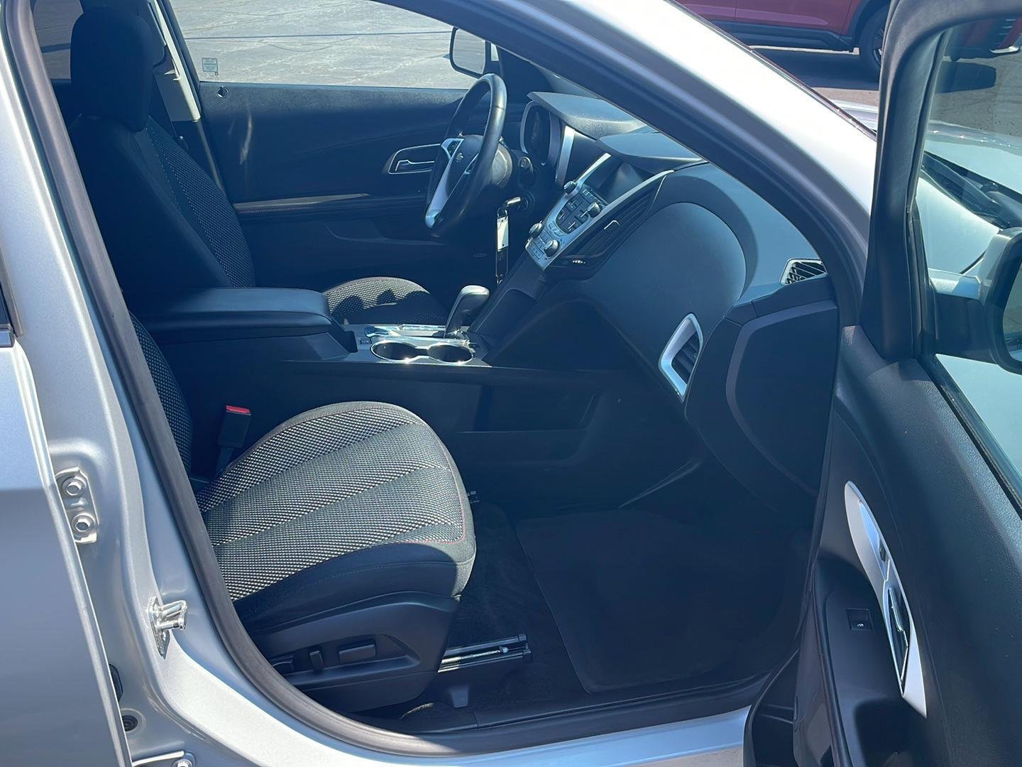 Used 2015 Silver Ice Metallic Chevrolet LT image 24