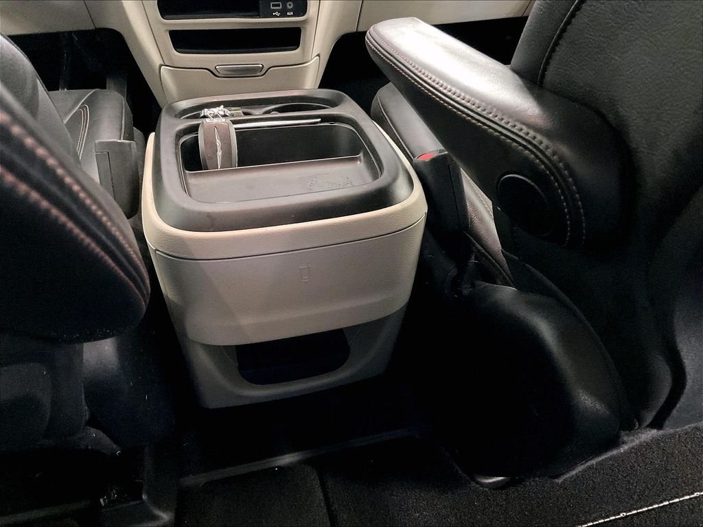 Used 2018 White Chrysler Touring L image 28
