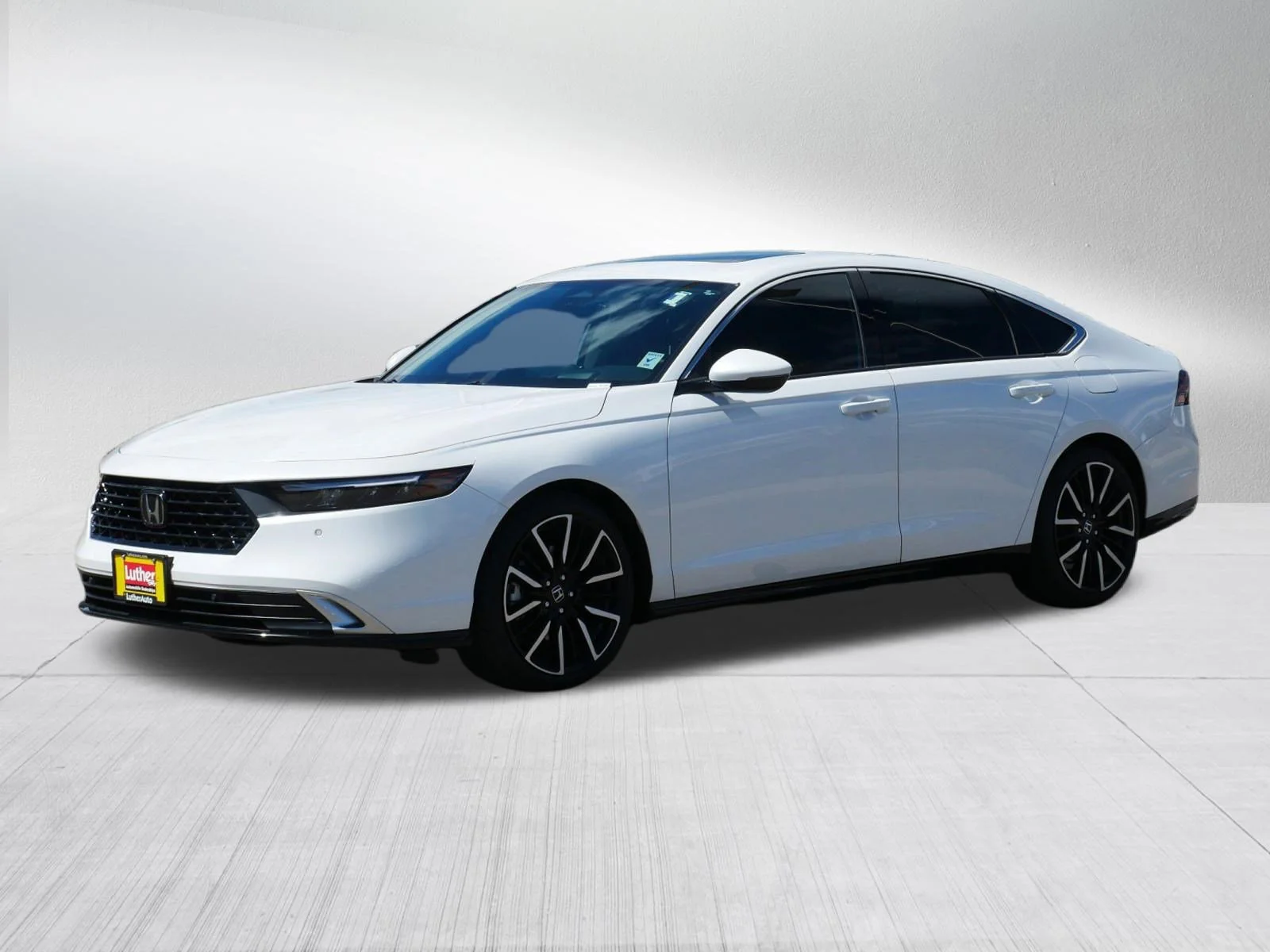 Used 2025 Platinum White Pearl Honda Touring image 3
