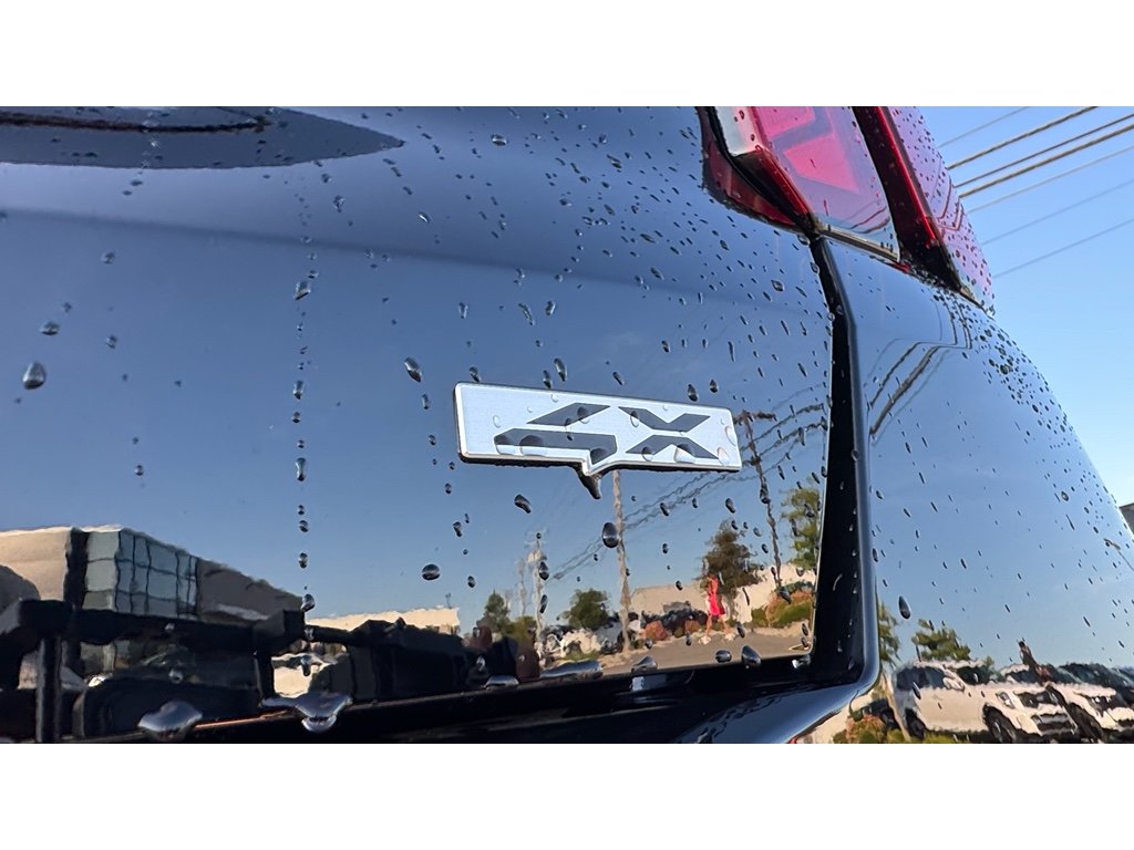 2025 Kia Sorento S photo 3