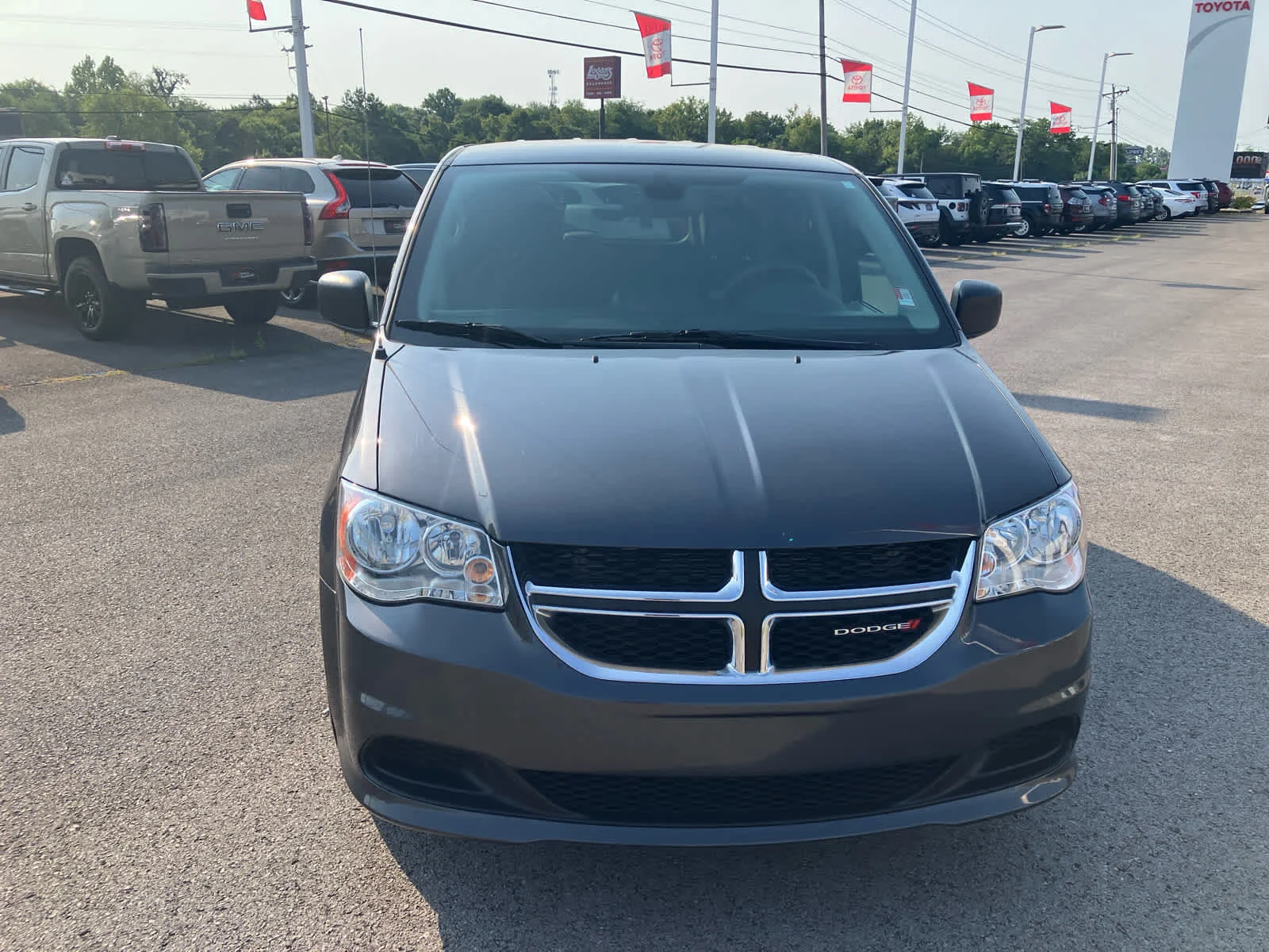 Used 2019 Granite Pearlcoat Dodge SE image 2