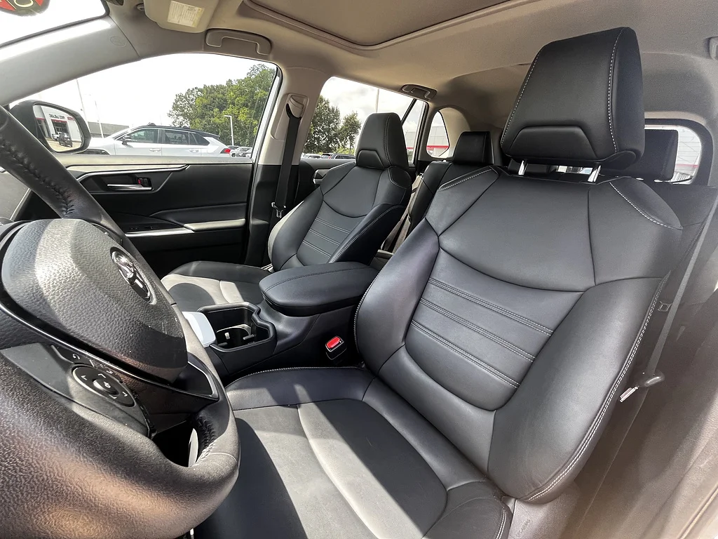 Certified Used 2022 Silver Sky Metallic Toyota XLE Premium image 8