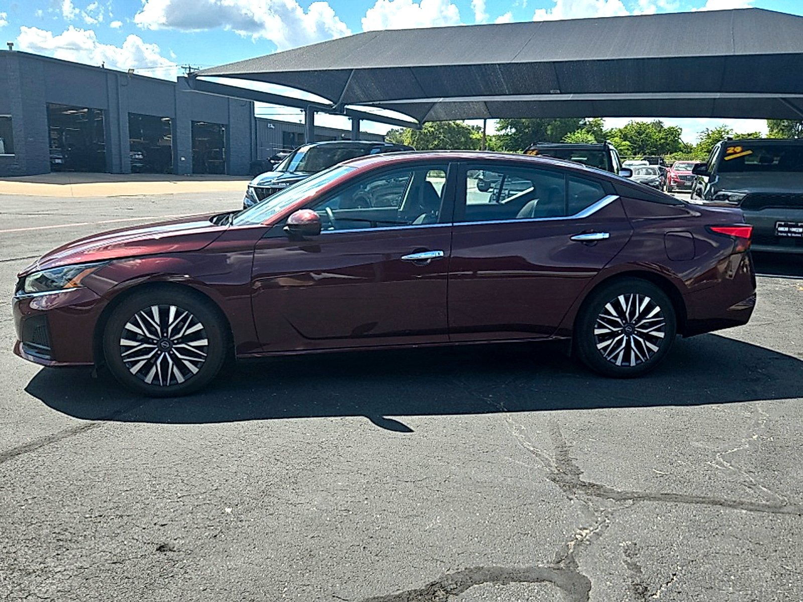 Used 2024 Scarlet Ember Nissan SV FWD image 4