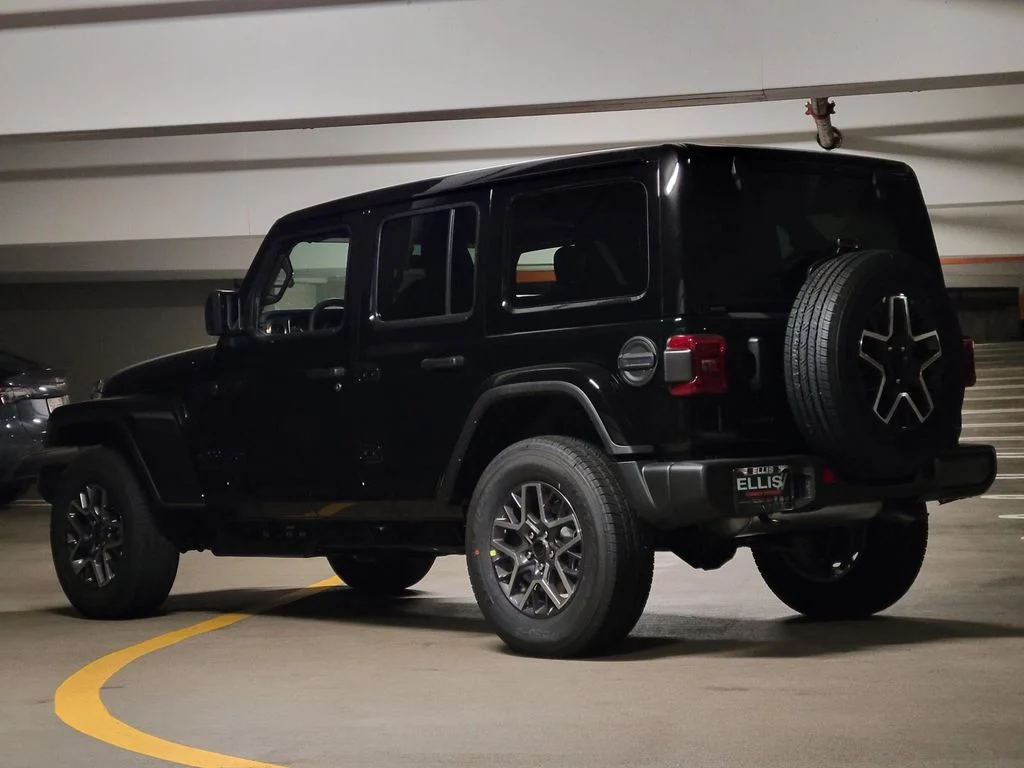 New 2026 Black Clear-Coat Exterior Paint Jeep Sahara image 2