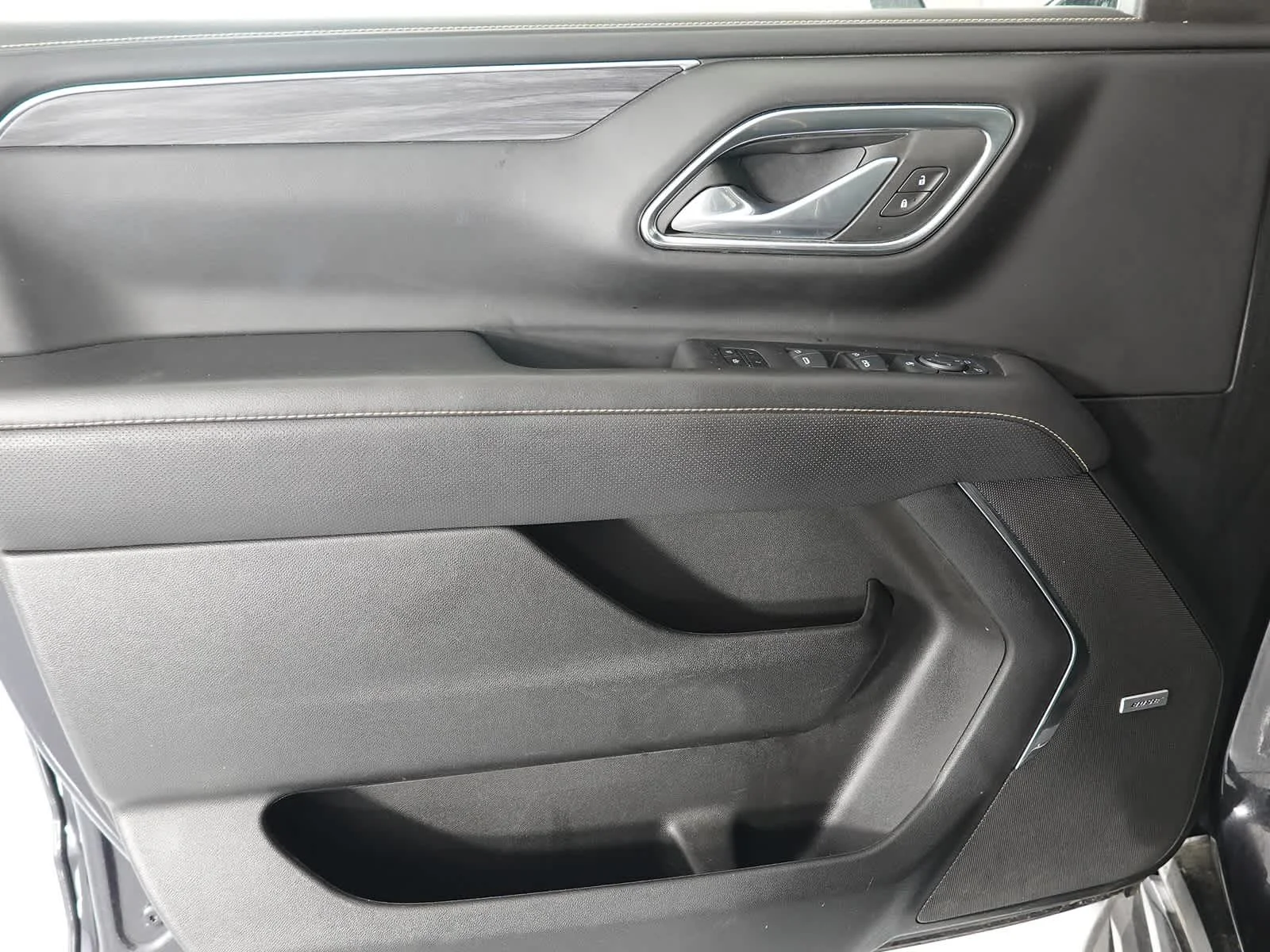 Used 2024 Titanium Rush Metallic GMC SLT image 11