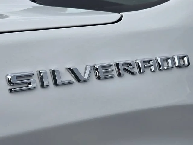 Used 2025 Summit White Chevrolet LT image 26