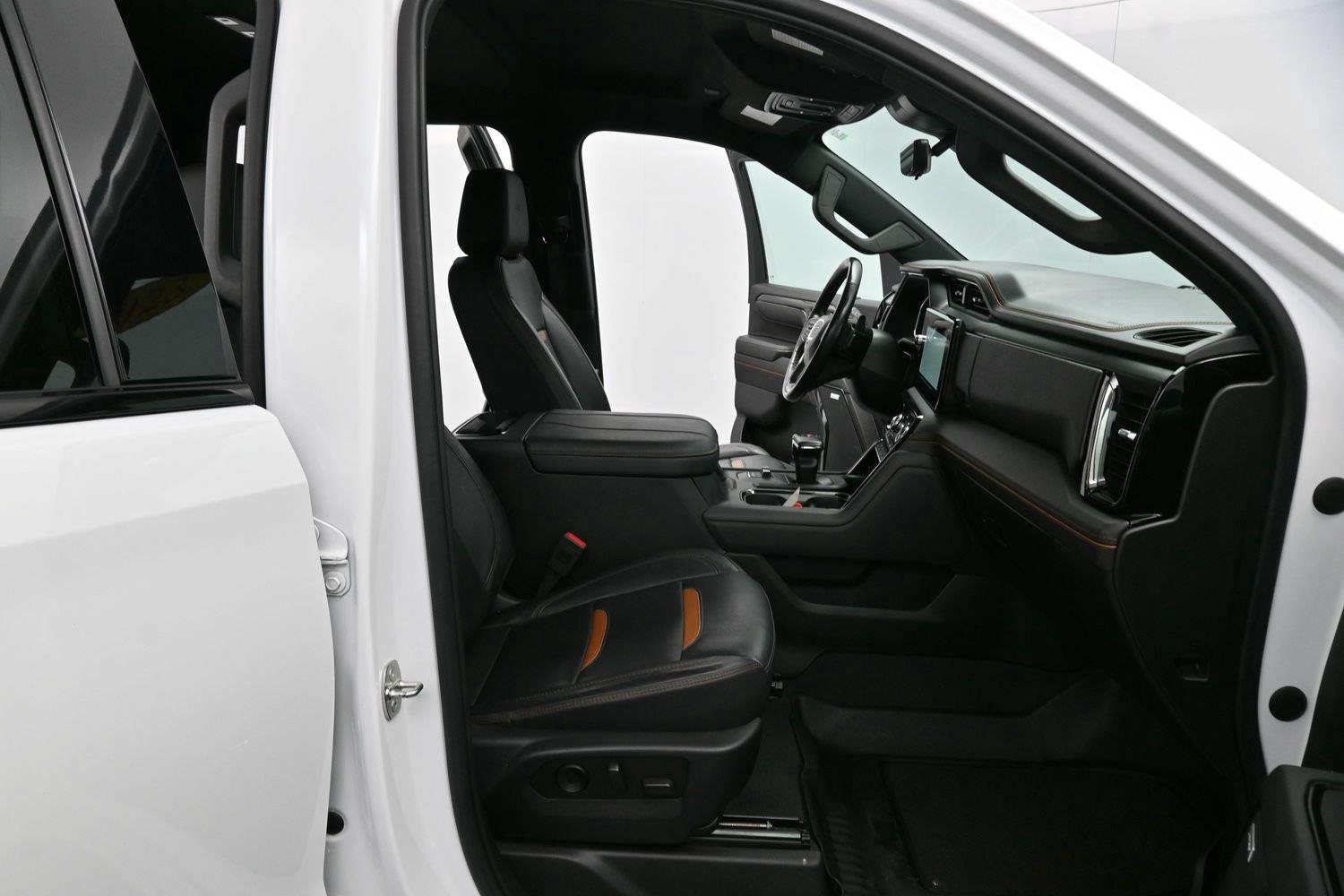 Used 2023 SUMMIT WHITE GMC AT4 image 30