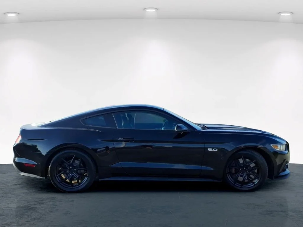 Used 2015 Black Ford GT Premium image 5