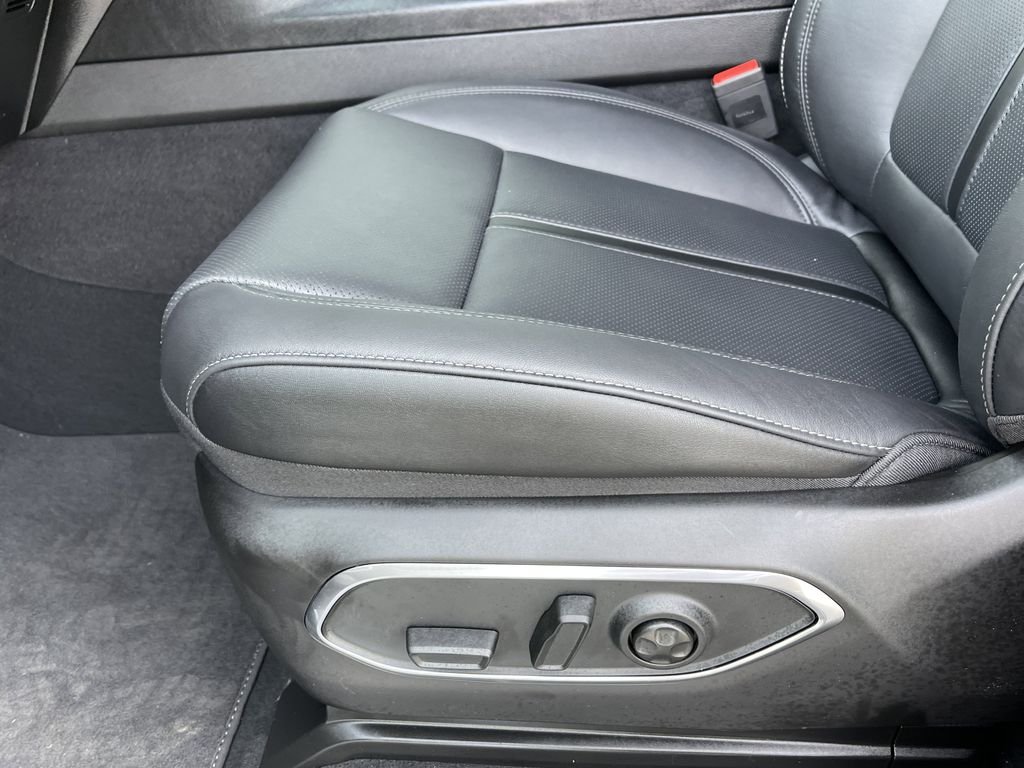 New 2026 High Gloss Black Exterior Paint Jeep Limited Altitude image 15