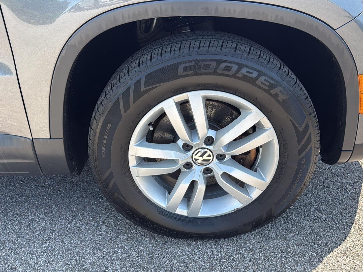 Used 2016 Pepper Gray Metallic Volkswagen S image 12