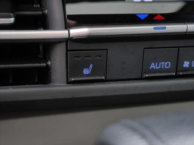 Certified Used 2022 WIND CHILL PEARL Toyota  image 32