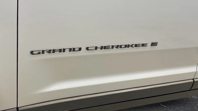 Used 2023 Silver Jeep Altitude X image 42