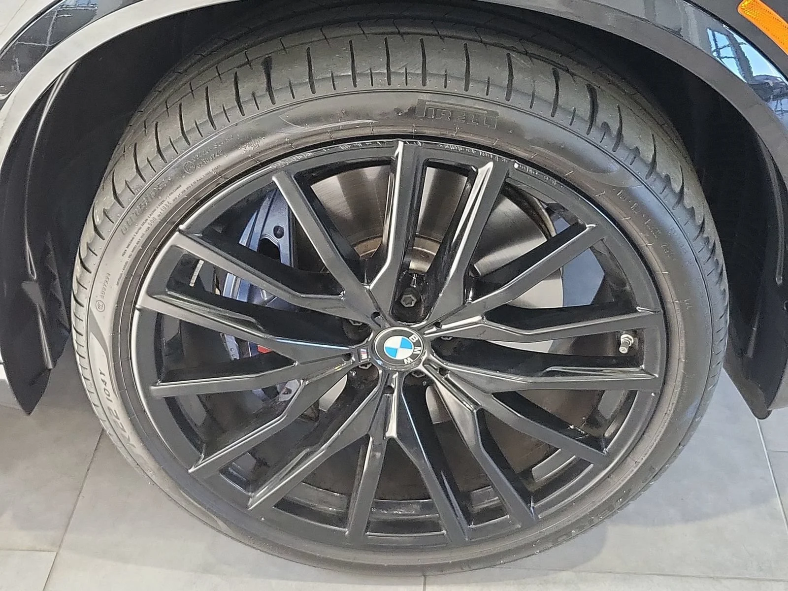 Used 2025 Black BMW M60i image 33