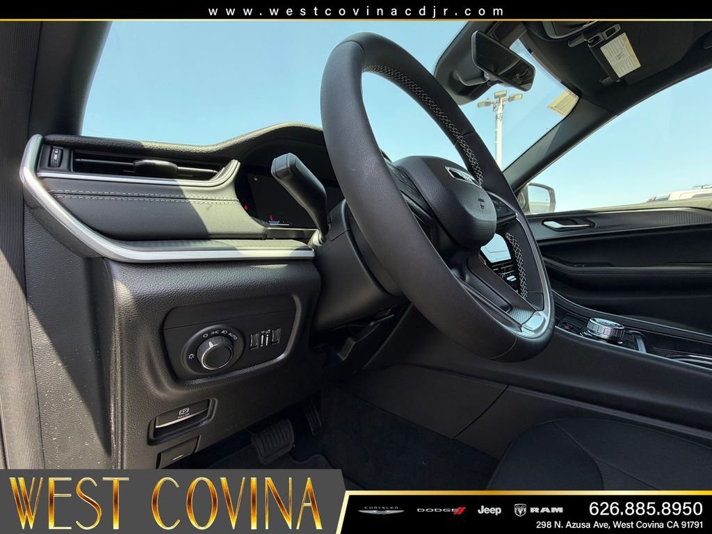 New 2026 Silver Zynith Exterior Paint Jeep Laredo X image 22