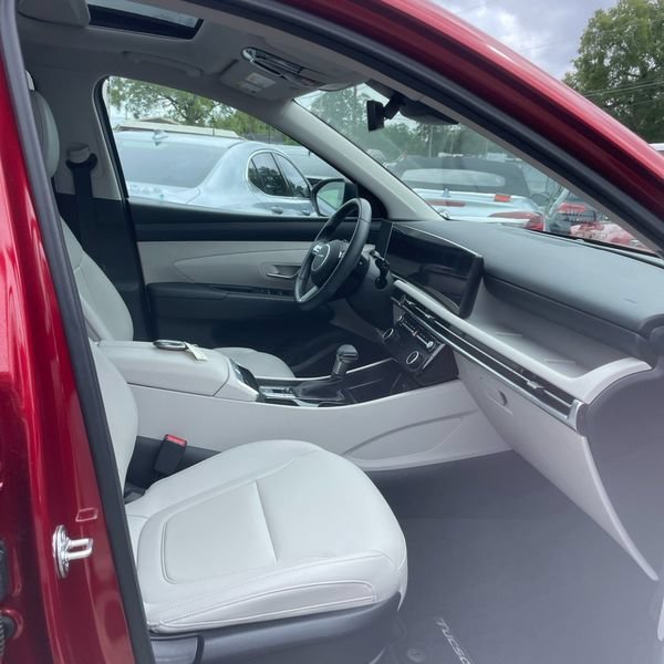 Used 2025 Red Hyundai SEL Convenience image 13