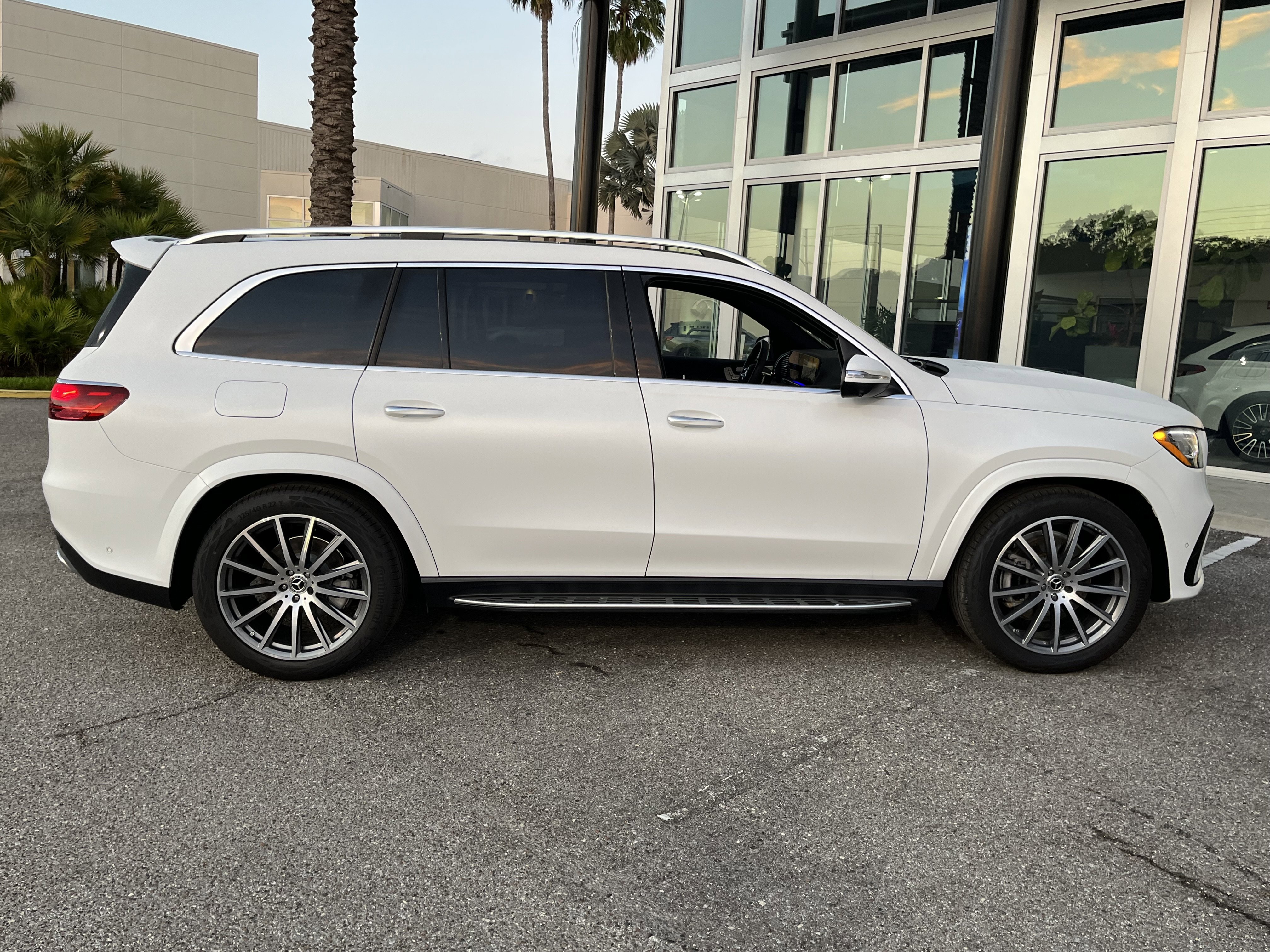 New 2026 MANUFAKTUR Moonlight White Magno Mercedes-Benz GLS 580 image 8